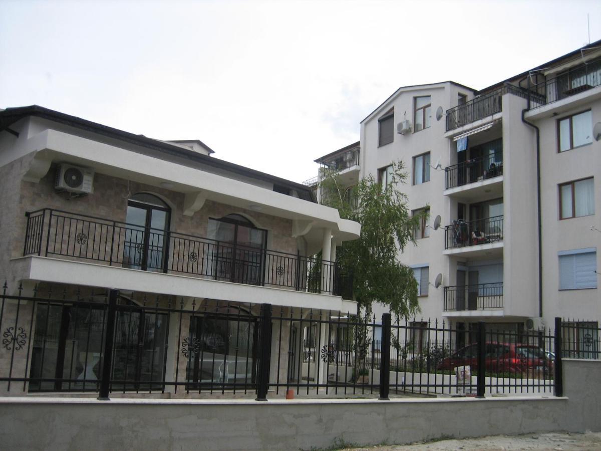 Apartment Lazur By The Sea Равда Экстерьер фото